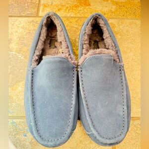 Men’s UGG in Navy Blue Size 11